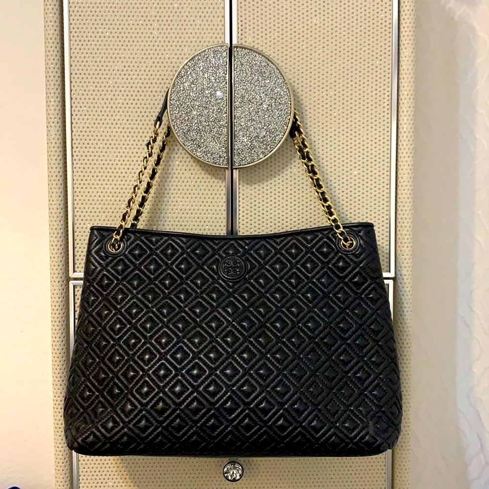NWOT Tory Burch Black Leather Shoulder bag with gold chain double strap.